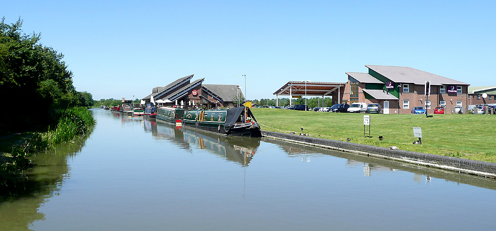 Hinckley town centre marina